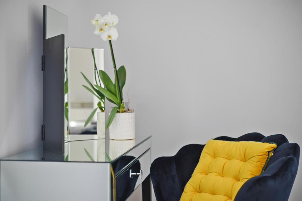 Stunning Apartment With Underground Parking! Londyn Zewnętrze zdjęcie