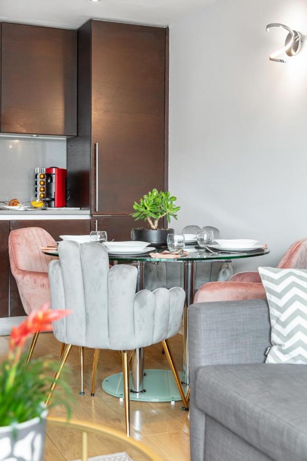 Stunning Apartment With Underground Parking! Londyn Zewnętrze zdjęcie