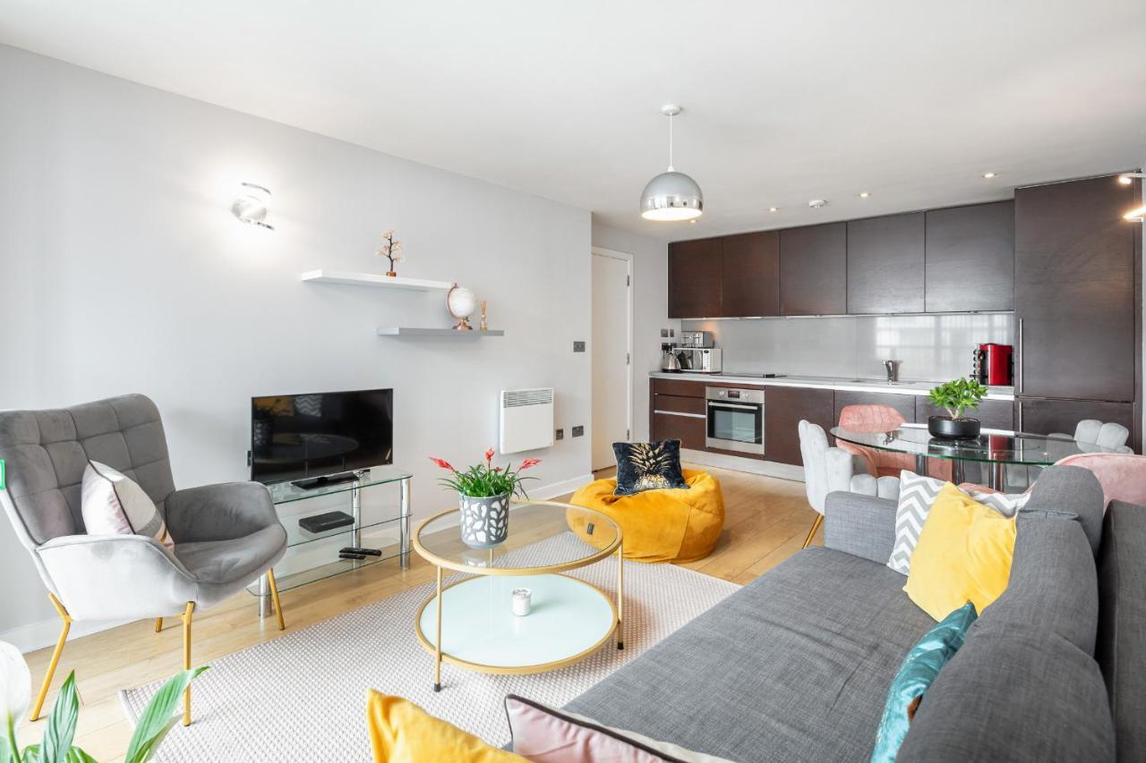 Stunning Apartment With Underground Parking! Londyn Zewnętrze zdjęcie