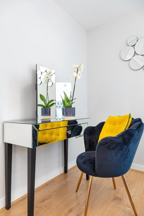 Stunning Apartment With Underground Parking! Londyn Zewnętrze zdjęcie