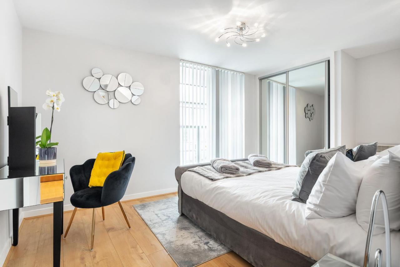 Stunning Apartment With Underground Parking! Londyn Zewnętrze zdjęcie
